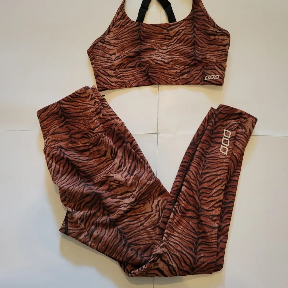 animal print athleasure set- sport bra and legging - Picture 7 of 8